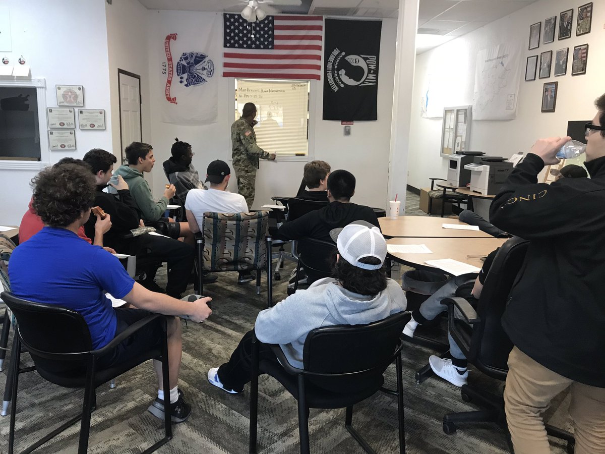 army_terrell's tweet photo. Learning about map reading + land navigation!!!! #futuresoldiertraining #goarmy @GoArmy @future_soldiers https://t.co/6YWk9MPmV1