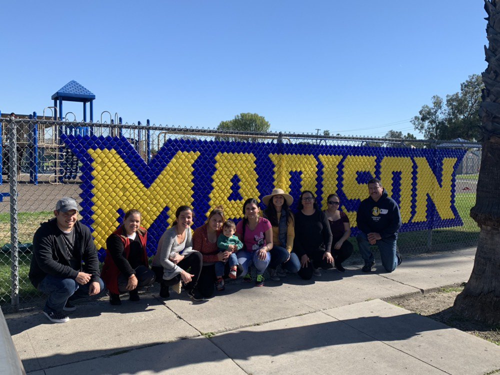 JMadisonSchool's tweet photo. Our amazing parents spent the day installing 😍 fence art. Thank you #MadisonPTA for the art &amp; parents for your hard work!
💛🎨💙
Nuestros increíbles padres de familia pasaron el día instalando arte de cerca 😍. Gracias #PTAdeMadison por el arte y padres por su tiempo y esfuerzo! https://t.co/aWVcG20HX5