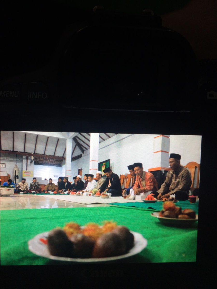 kesesirejo's tweet photo. Malam wungon dalam rangka hut kabupaten Pemalang ke-444 di Balai Desa Kesesirejo mengadakan istiqosah dan Doa bersama yg di hadiri oleh Kepala Desa, Perangkat Desa dan Lembaga Desa
@PuspindesPml 
@PemkabPemalang 
@desa_pintar https://t.co/XW61qa9fvC