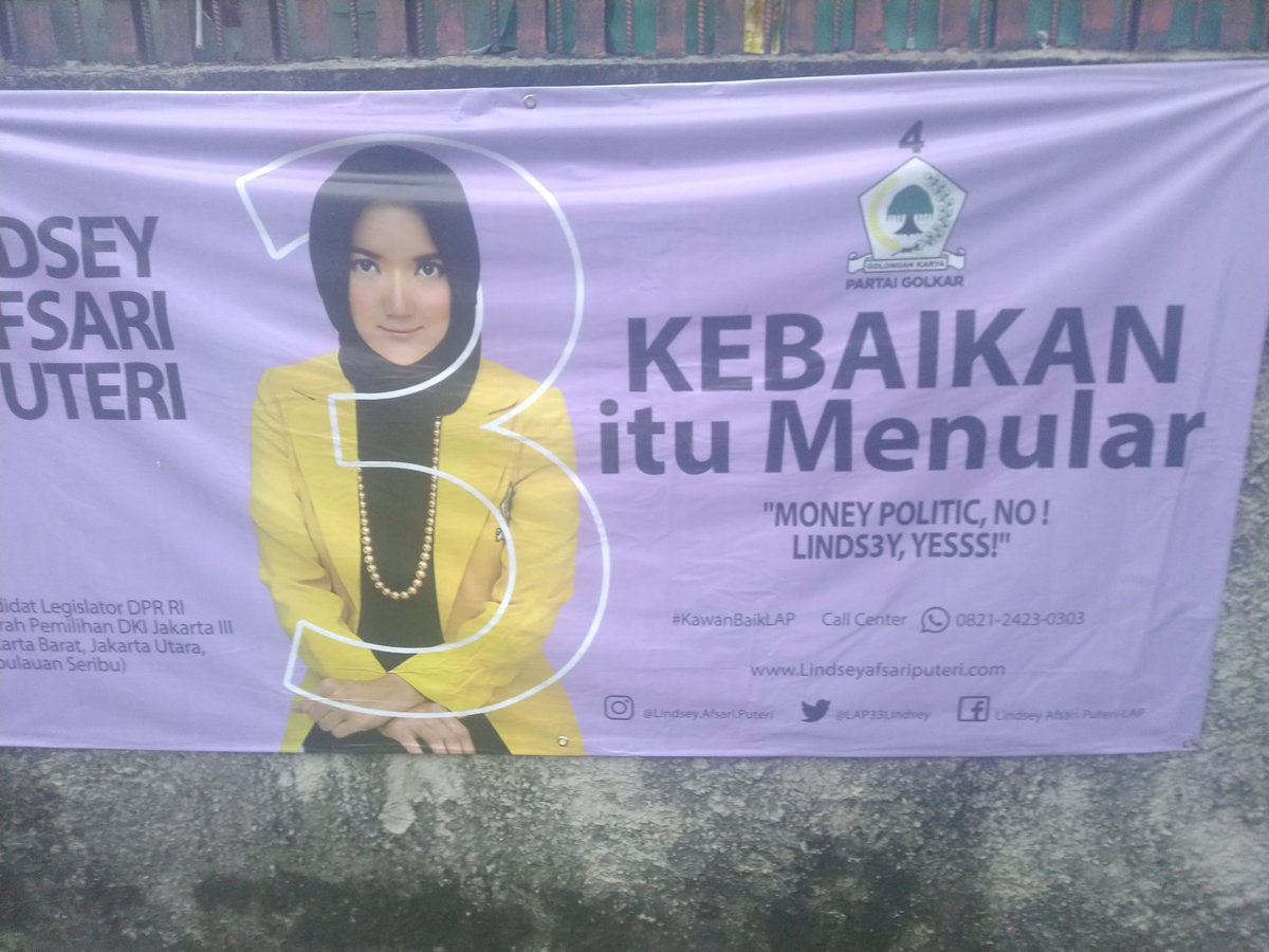 IndraJPiliang's tweet photo. Layak dikawal @LAP33Lindsey ini. Soalnya spanduknya itu kayak takut2 tampil. Ntar sy pasang lbh tinggi &amp; menjulang. Moga nanti bersaing sehat dg Gus @Alfanny1926 di dapil yg sama. #RintikPagi https://t.co/mNmfyDvyhA