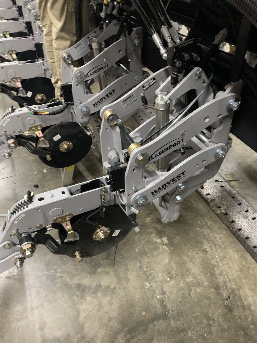 travismesser81's tweet photo. @PlainsGrain #PrecisionMaXX @Harvest_Int_Mfg 24 row 30” Series 2 @precision_plant w/ mSet , Dual vApply HD, Dual Band Conceal, SmartFirmer planter coming together at Mott Store today. Really impressed with new #LaserSweep https://t.co/I5wBn5Hwqy