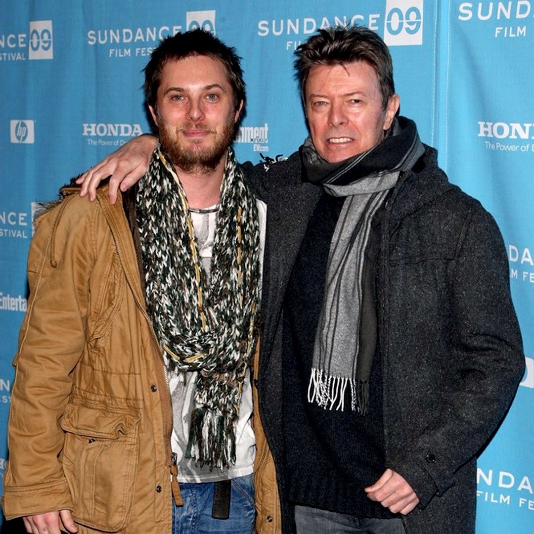 Ten years today that <a href="/ManMadeMoon/">Peter</a>’ debut feature MOON premiered at the Sundance Festival. In attendance were cast and crew including; Writer/Director Duncan Jones, lead actor Sam Rockwell and Duncan’s proud father, David Bowie. Full piece by @Unklerupert:  smarturl.it/MOONis10UnkleR…