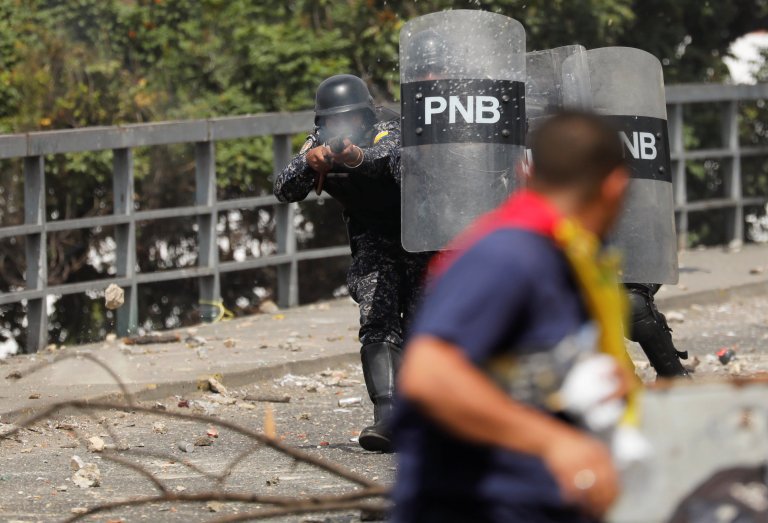 DolarToday's tweet photo. Suben a 8 las muertes ocurridas durante represión a protestas contra Maduro #23E -► https://t.co/jTt5QCDGez https://t.co/ySq7au8Ta3