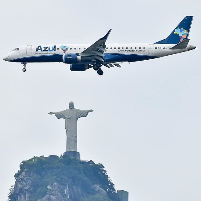 InBrasilien's tweet photo. Repost: 📷©️ @sweetspottingrio .
.
.
.
.

#aviationgeek #aviationspotting #aviationdaily #aviacao #aviacaocivil #aviation #aviationlovers #aviationphotography #azullinhasaereas #aviacaobrasil #erj195 #embraer #finalapproach #instagramaviation #instaav… https://t.co/1XkPrzkm9n https://t.co/beIIEH2s13