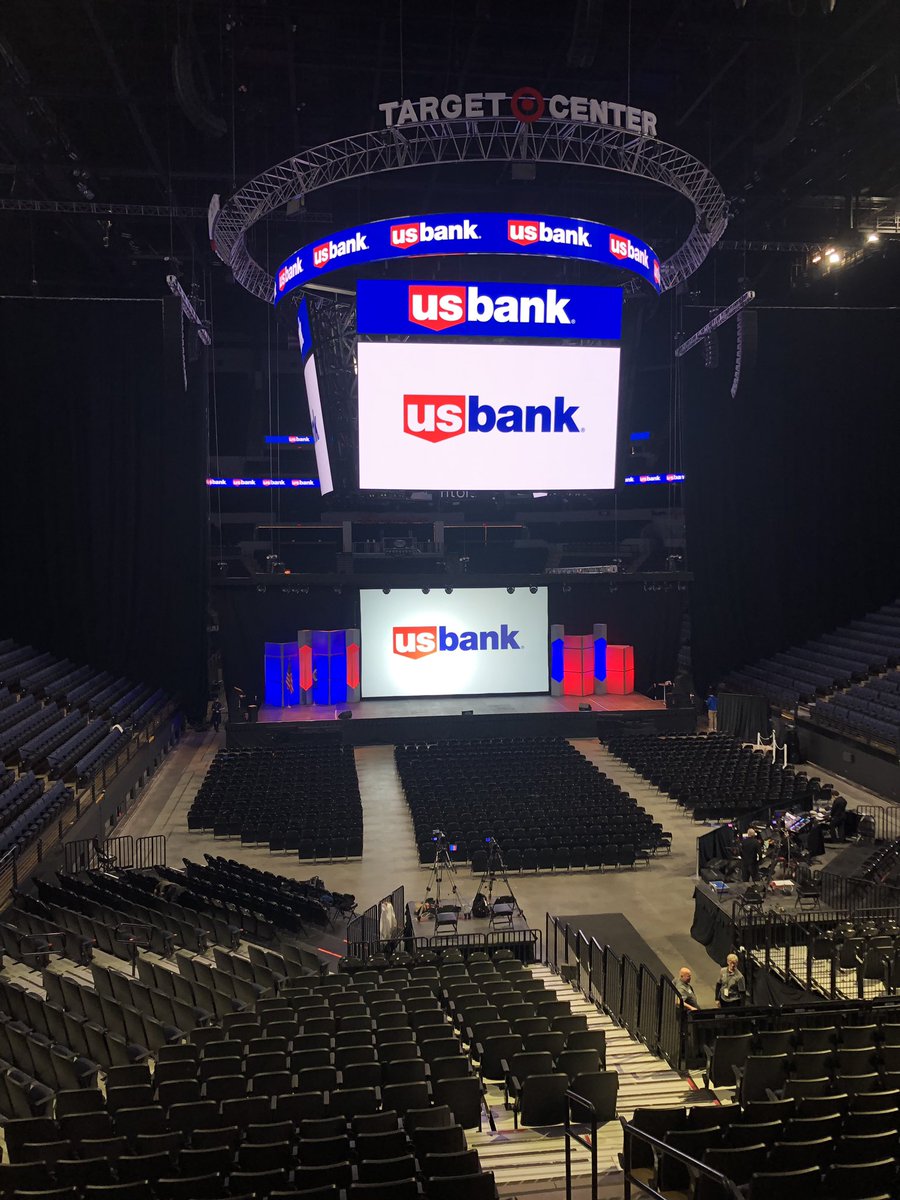 slbeatty's tweet photo. Good times with @USBank colleagues #AllEmployeeEvent2019 #USB60 https://t.co/cQ2IBUBugx