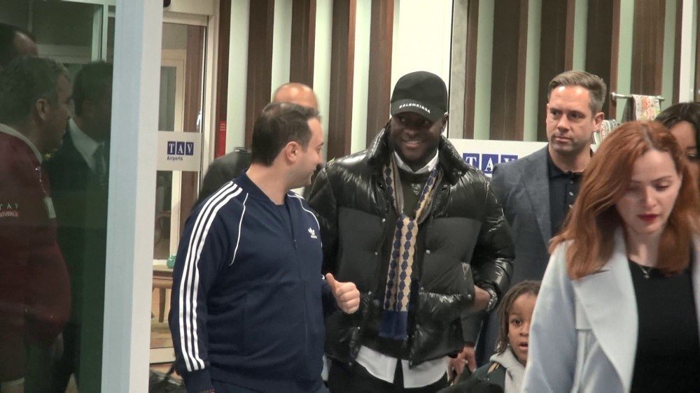 "victor moses" son dakika havaalanından çıkış yapıyo