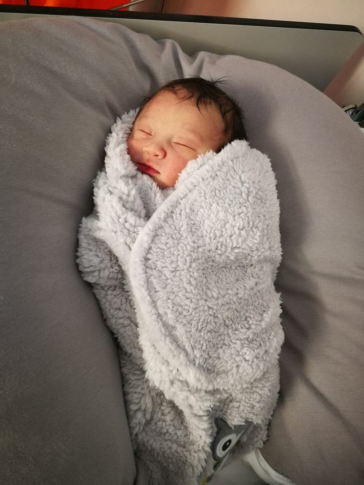 Jocelyne Robert On Twitter Merci Thierry Je Suis Folle De Joie Et Triste D Etre En France Loin D Elle Elle Ne Devait Pas Arriver Si Tot Si Elle Brune Ce Sera La 1ere