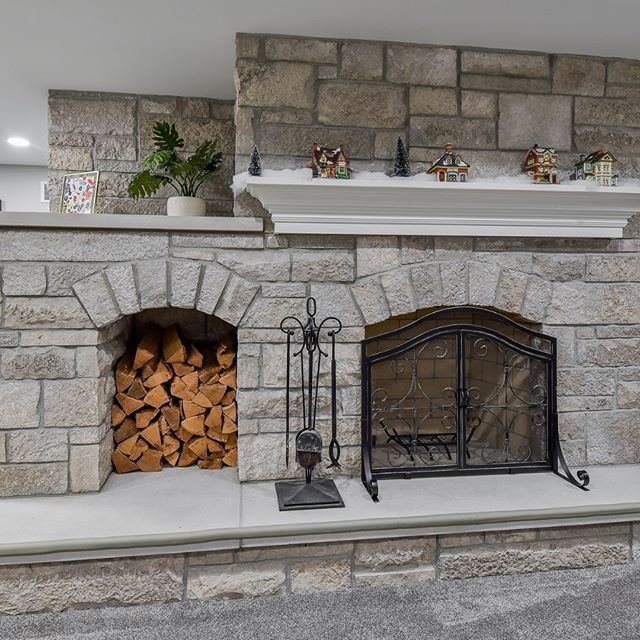 SebringDB's tweet photo. Who's ready for spring? This fire place design is sure to keep you cozy and warm all winter long! 🔥😴 #SebringDesignBuild #fb https://t.co/Du6gLzSIrX https://t.co/GTtetCkfYR