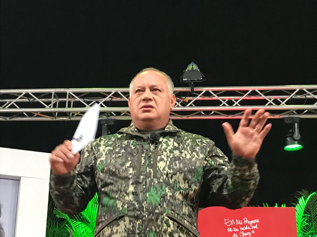 ConElMazoDando's tweet photo. .@dcabellor: Hoy le piden a los militares que den un golpe, cuando antes les llamaban verdureros, les regalaban pantaletas y cuanta cantidad de cosas #YankeeGoHome https://t.co/YttIoXn0qb