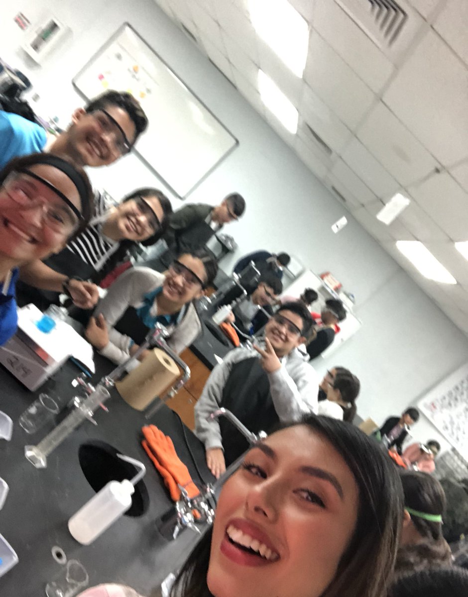mldiaz21's tweet photo. Making copper via single displacement reaction 🤓 #sehsthebest #mychoiceseisd #labsafetyfirst #dontbelikecarol https://t.co/gUZjZErsaM
