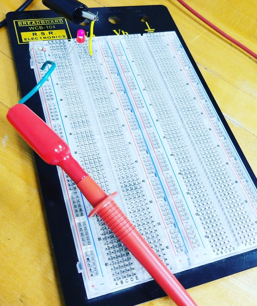 aneme27's tweet image. I made light! #breadboard #dccircuits