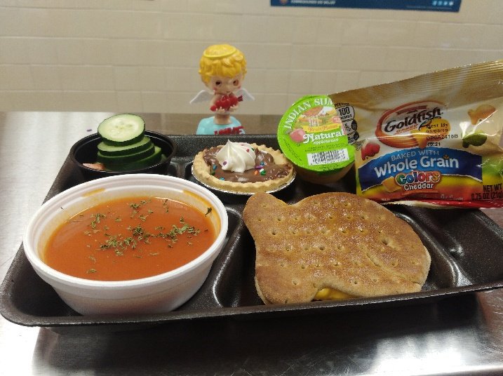 WISDFoodService's tweet photo. #NationalPieDay at #TeamWhitesboro cafeterias today!  Chocolate pies or homemade apple pie!  So yummy!  I had to have both! :)  #SchoolLunch #SchoolMealsThatRock #LunchLadiesRock https://t.co/dsCgcQhMr8