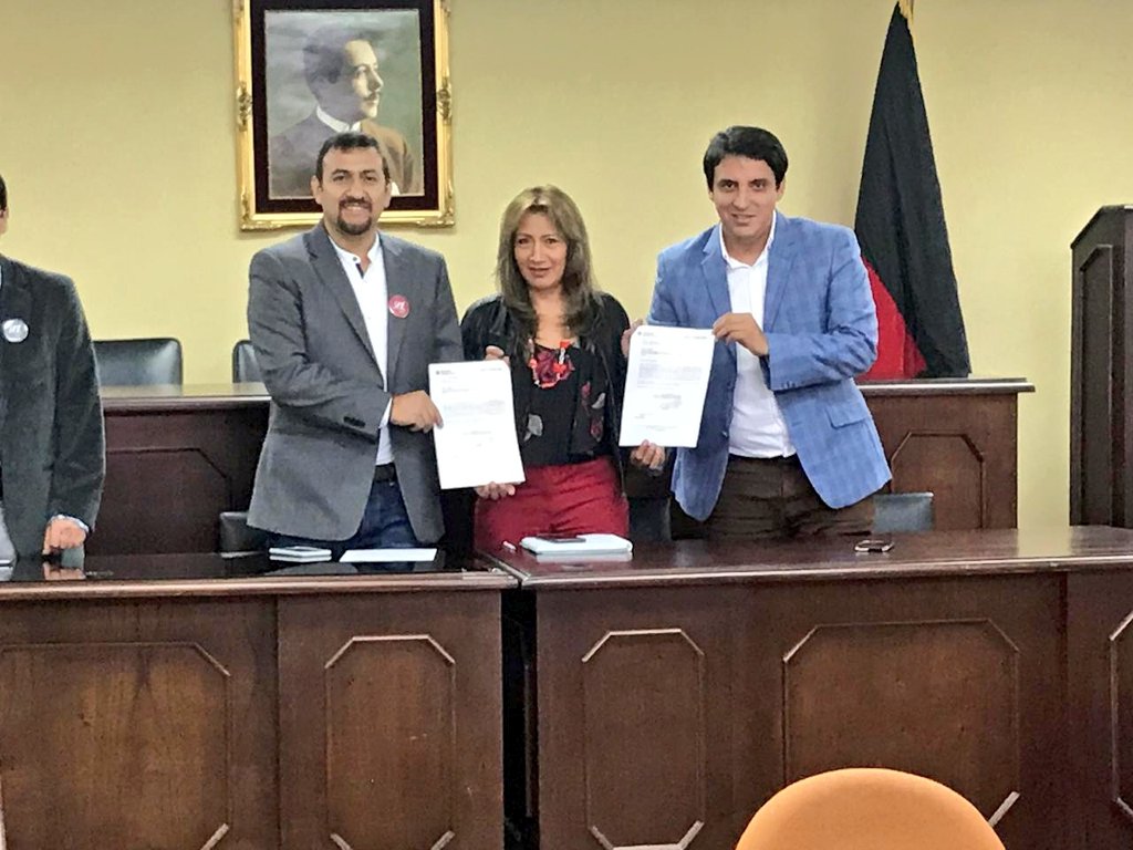 UNLoficial's tweet photo. ➡@MinTrabajoEc de la Zona 7 presenta proyecto de #MiPrimerEmpleo a las autoridades de la #UNL.
✅La finalidad es vincular a los alumnos egresados (18 a 29 años) de esta Alma Máter a que realicen sus prácticas pre-profesionales y adquieran experiencia laboral. 🎓 https://t.co/VwXME3ujtx