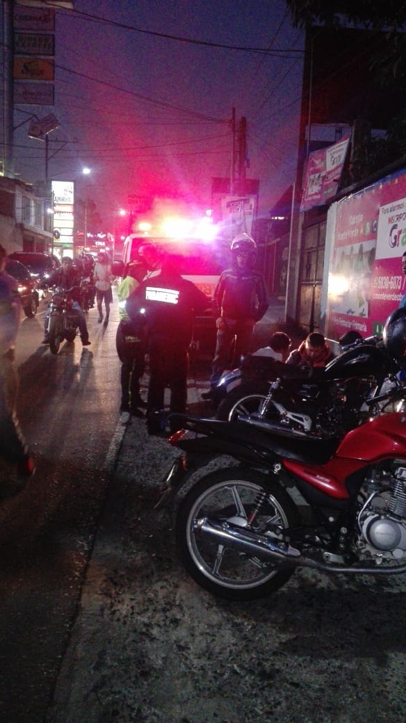 CPmtvc's tweet photo. #Precaución

#Colisión

Colisión en 1 avenida 6 calle zona 1 #BocaDelMonte, una persona lesionada, bomberos ya en el lugar. https://t.co/XzIgZwfle8