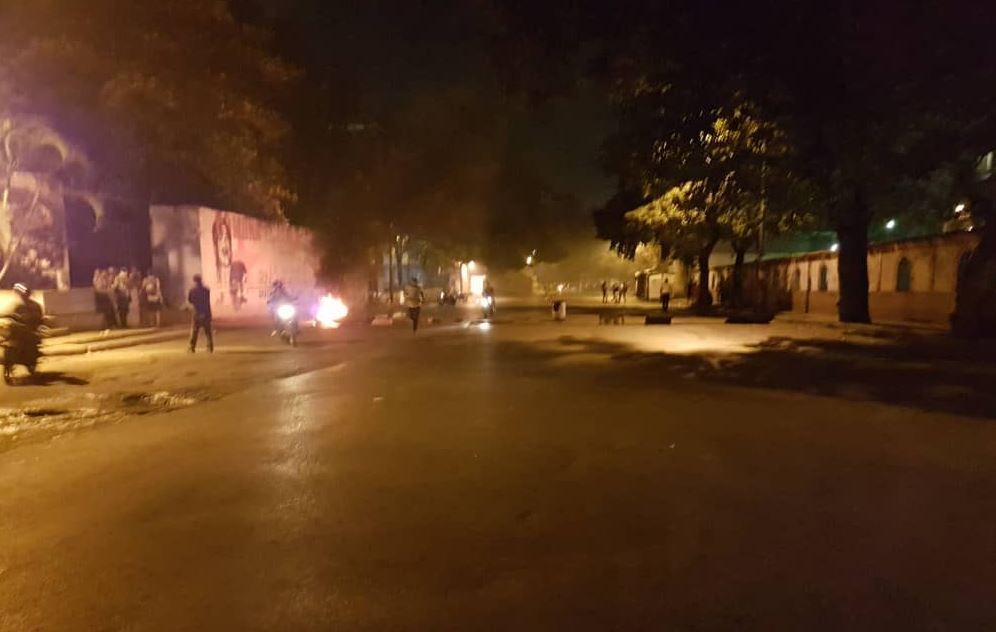 la_patilla's tweet photo. Reportan fuertes enfrentamientos en Palo Verde, Caracas #23Ene https://t.co/hkI59OpfYf https://t.co/vzOx5p25jz