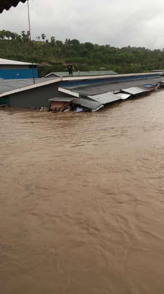 Saat ini Kabupaten JENEPONTO, Gowa, Maros, kota Makassar dan bbrapa kabupaten lain di SULSEL dilanda Banjir dimana mana, saya MENANTANG Capres dan Cawapres RI memberi Ide dan Solusi dalam Materi Debat yg ke 2 nanti.