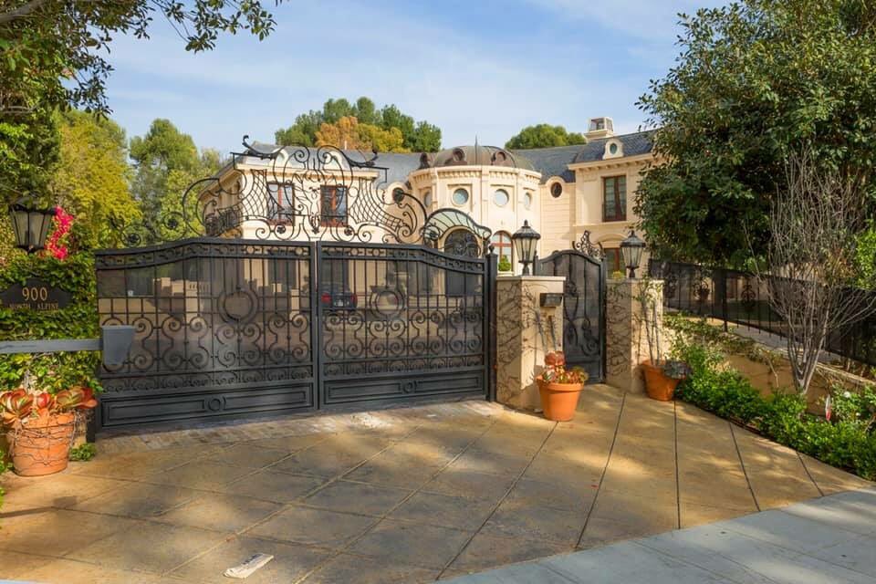 ymlrestrooms's tweet image. We continue our #growth in the Southern California-Los Angeles area with #events scheduled for late 2019. #viprestrooms #losangelesluxury #losangelesportablerestrooms #vipportablerestrooms #luxury #theymlteam #expansion #beverlyhills #luxe #weddings #wedding #event #losangeles