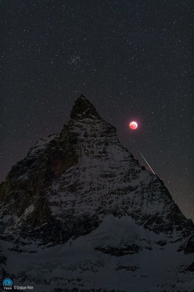 BlockchainGame_'s tweet photo. Matterhorn, Moon, and Meteor <3 NASA https://t.co/GSTPJr6EFr