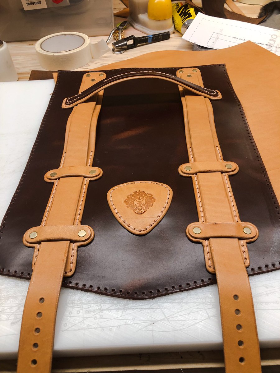 leder_werk's tweet photo. Und weil ich ja immer mehr mache als eine Sache auf einmal, ein Rucksack 😎
#motobackpack https://t.co/BYcZZ6sFMc