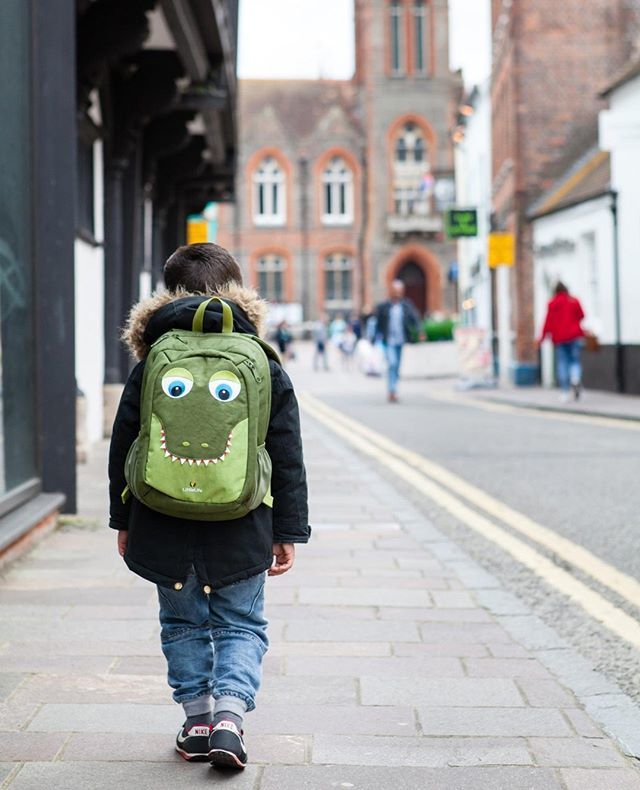LittleLifeUK's tweet photo. Big city boy 💖
.
.
.
#kidsoutdoors #kidsincities #kidssafety #crocodilelove #crocbag #crocodilebag #kidsbags #kidsbackpacks #kidsrucksacks #kidscrocodiles #makeitsnappy #exploringcities #familytravellers #travellingwithkids #schoolbags https://t.co/7HHJkCFrc9 https://t.co/SukP6OKq2z