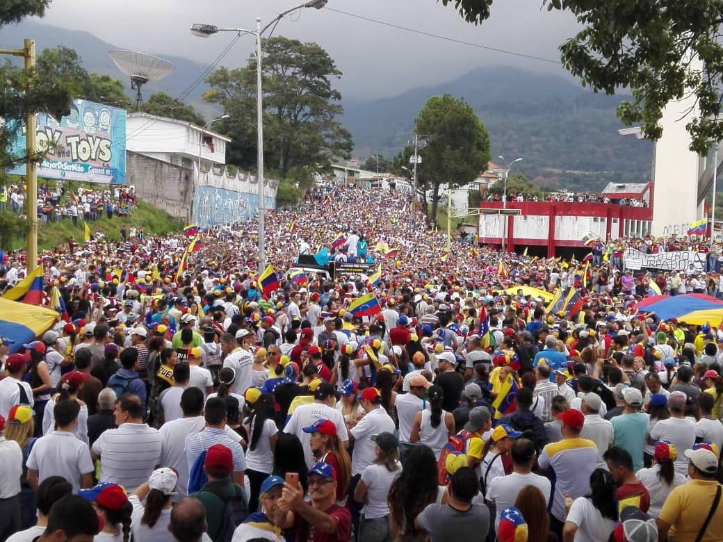 3z0ooz's tweet photo. All the support and the love to #Venezuela and the Venezuelans’ #Revolution against the dictatorship and I wish all the protesters who were killed today to rest in peace
#FreeVenezuela
#FreedomToVenezuela
#SyriansWithFreeVenezuela
#VenezuelaGritaLibertad
#VenezuelaLibre . https://t.co/f6hY84DBbs