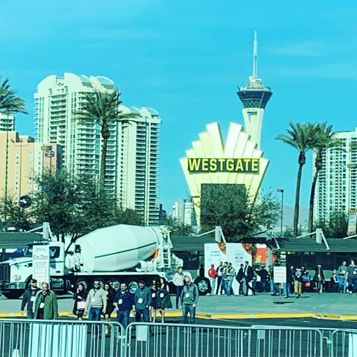 TheMattCoffey's tweet photo. One day I will go to Vegas for fun. #allworknoplay https://t.co/lY5gMhISVN
