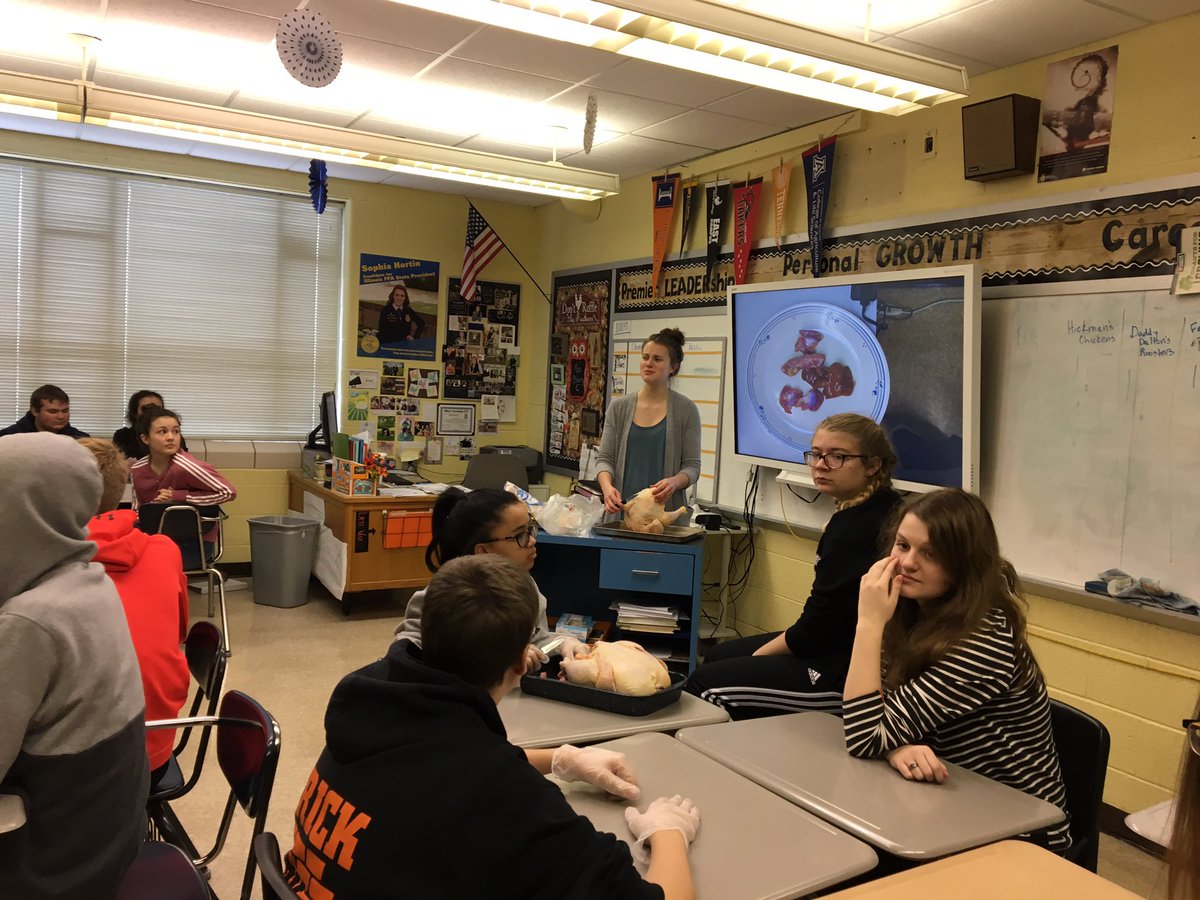 FisherFFA's tweet photo. Intro to Ag had a great time today with Fisher FFA President, Bethany Musick! She taught students about the Poultry CDE and dissected some chickens! https://t.co/M32c8HSiZ8