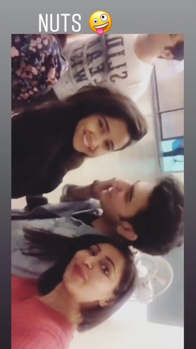 SinghStarlight's tweet photo. 😁😁This girl🔥🔥🔥
#Yudkbhhits350 @Ashisinghh @rishinakandhari @raghavdhirr https://t.co/I2gw9bkyN4