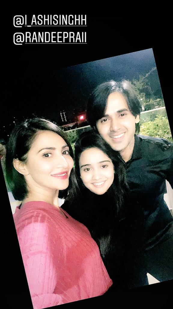 SinghStarlight's tweet photo. Cutielicious @Ashisinghh @rishinakandhari @irandeeprai #YUDKBHHits350 #Yudkbhhits350 https://t.co/1Dezzn8vBk