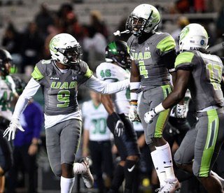 calvin77mcmill1's tweet photo. Blessed to receive an offer from UAB @UAB_FB @Coach_Tatum58 https://t.co/zAo8fr7wEi