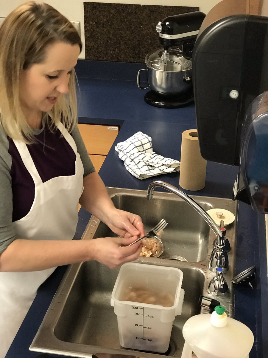 Robbennoltr's tweet photo. Today was a full day! Full of friends helping my students (and myself) learn new skills in the kitchen AND gaining 4 new furry friends for my daughter to learn leadership and responsibility. @decaturisd #peelanddeveined #FFA @DecaturFCCLA #wecantnamethem https://t.co/s8sldcygtV