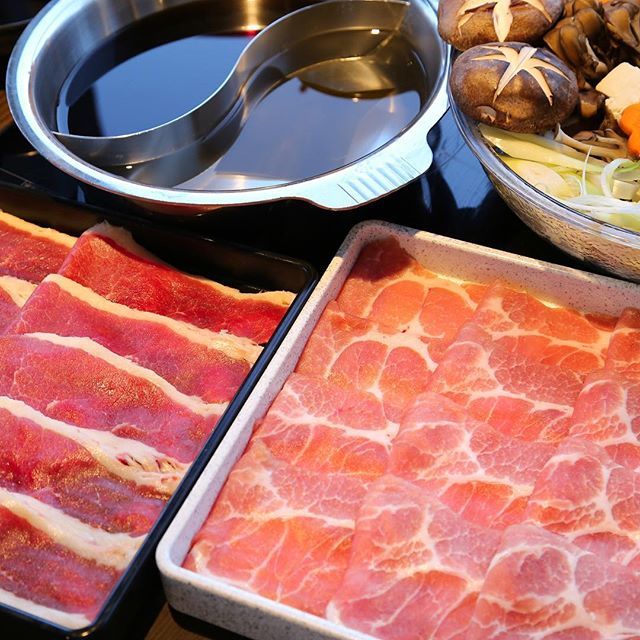 しゃぶしゃぶ仁 オリナス錦糸町店 当店はランチ限定の しゃぶしゃぶ食べ放題も大人気 選びぬかれた牛肉や豚ロースを 心ゆくまで堪能してください もちろんランチ限定特別特価で 気軽に味わうことができちゃいますよ 錦糸町にお越しの際は