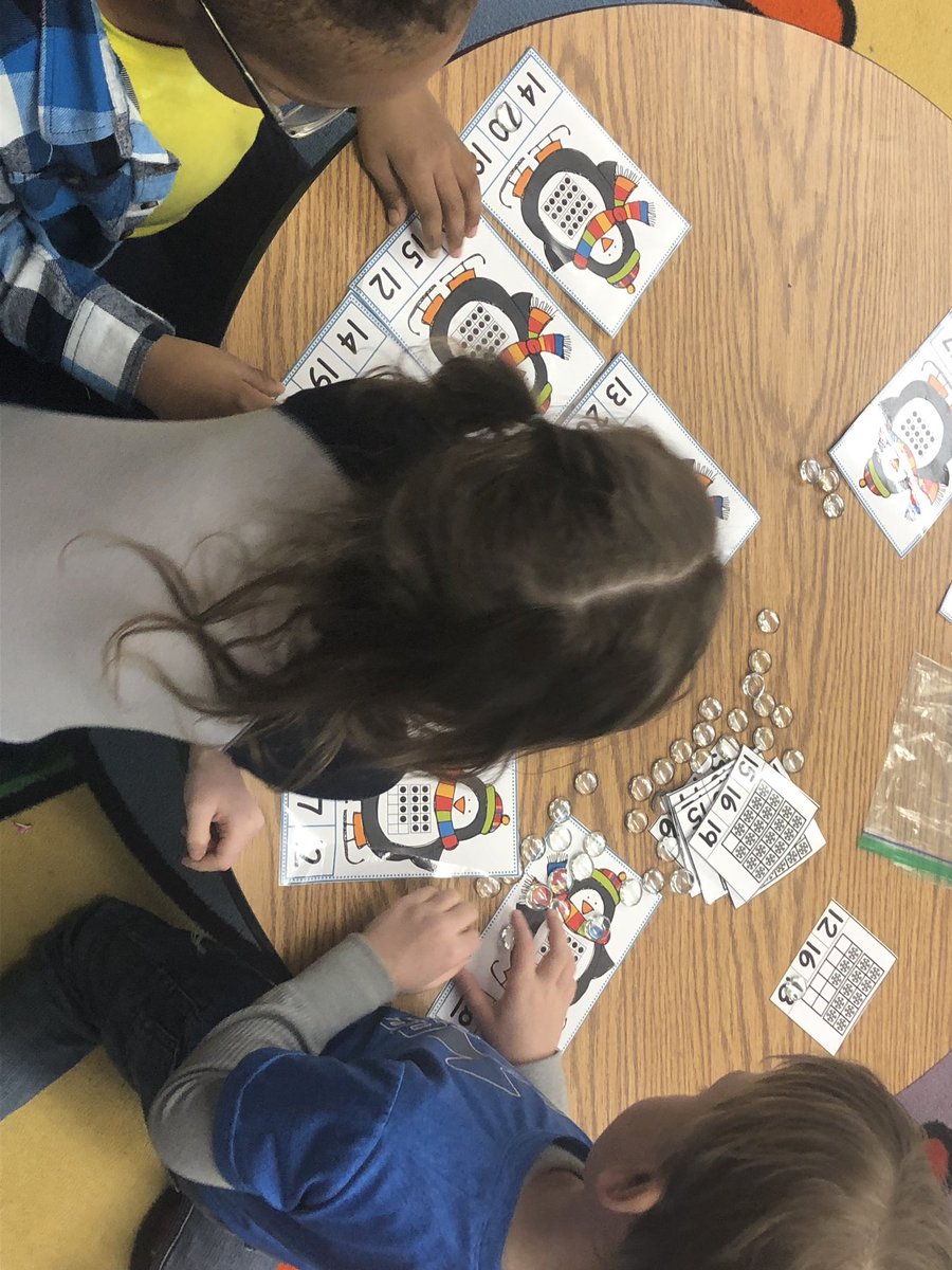 Corrine_Geiger's tweet image. First time running learning centers in LEO. Kids working on some math and literacy skills with a winter twist.  #suceas #SASDNEXT #EMC #NewJob