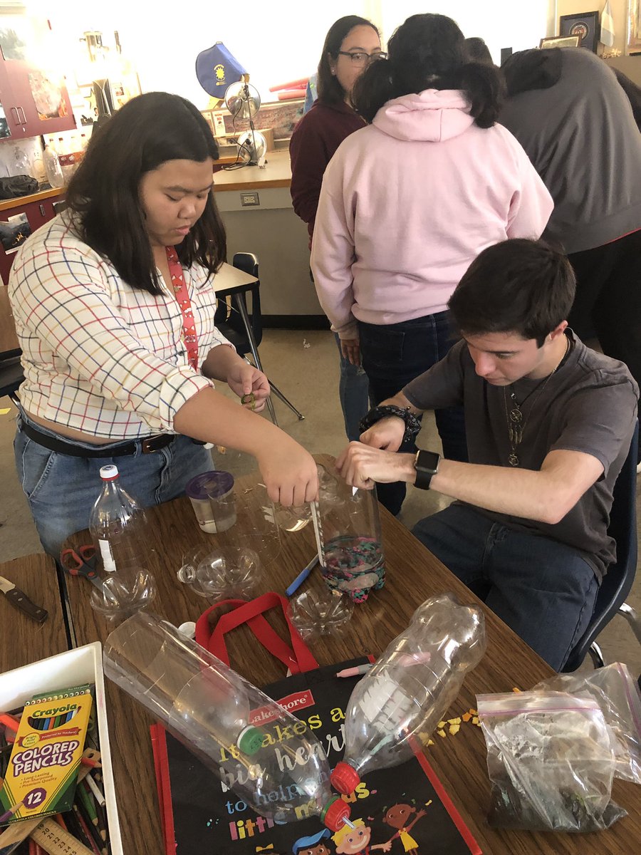 Apes_411's tweet photo. Giving fishies a new and improved home. The Eco column set up was a success! :) #apes5 https://t.co/VCnLHbMZkO