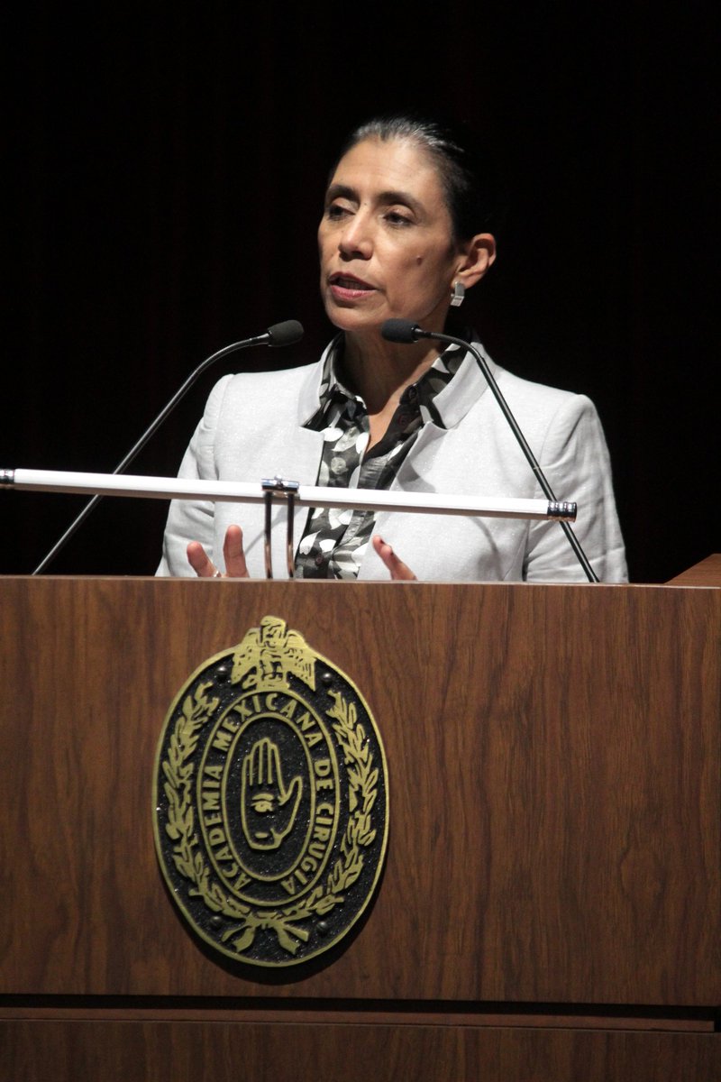 OlivaLopezA's tweet photo. Agradezco a la @SSPublicaCDMX por invitarme a presidir su año académico 2019.
Tuve la oportunidad de abrir las conferencias con mi ponencia sobre el derecho a la salud en la Ciudad de México. https://t.co/SkT3rn5ws8