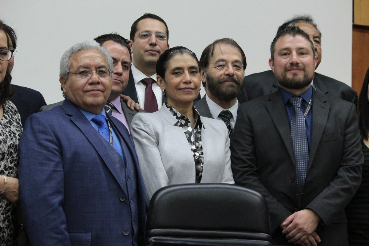 OlivaLopezA's tweet photo. Agradezco a la @SSPublicaCDMX por invitarme a presidir su año académico 2019.
Tuve la oportunidad de abrir las conferencias con mi ponencia sobre el derecho a la salud en la Ciudad de México. https://t.co/SkT3rn5ws8