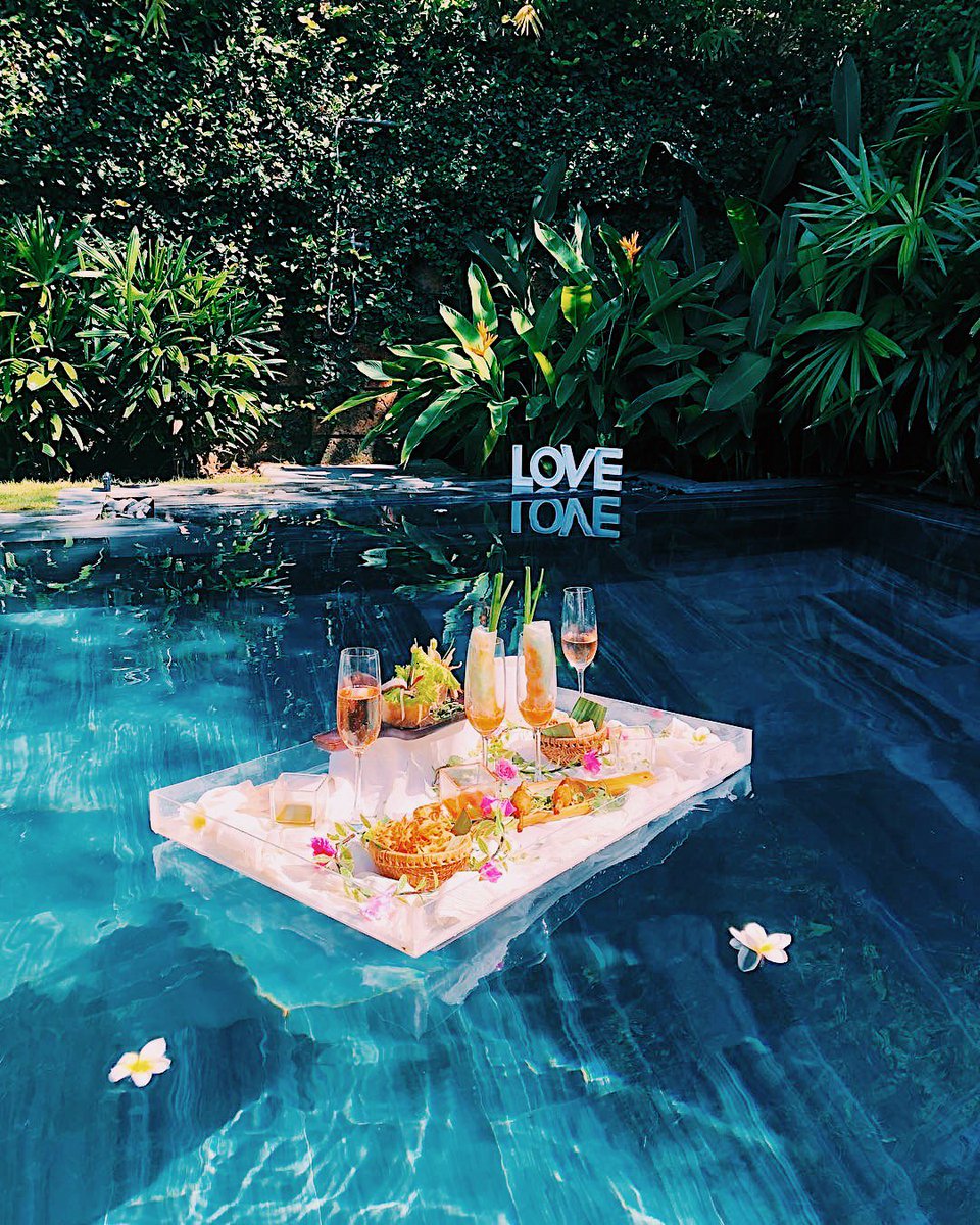 ✔️Floating romance
✔️Glasses of prosecco rose
✔️ Love
There's so much to toast to at Fusion Maia Da Nang! 😍

#floatingtray #romantic