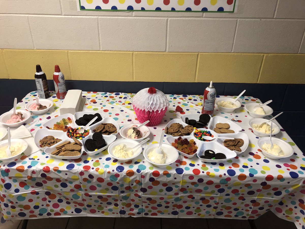 1st grade students <a href="/T_S_Morris/">justFAMEus</a> celebrates their achievement on the DIBELS Next MOY Assessment with an Ice cream 🍨 sundae party. #IBenchmarked #ReadingRocks