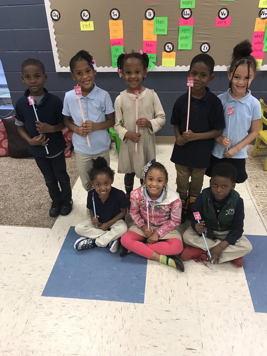 Kindergarten students <a href="/T_S_Morris/">justFAMEus</a> celebrated their achievement on the DIBELS Next MOY Assessment by receiving pixi sticks!!! #IBenchmarked #ReadingRocks