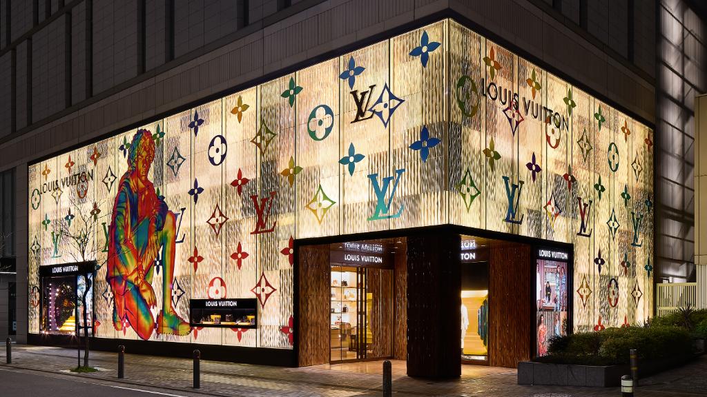 Louis Vuitton Japan בטוויטר 巨大レインボーマンと色鮮やかなモノグラムがお出迎え ルイ ヴィトン福岡店に ヴァージル Virgilabloh のデビューコレクションを記念した特別なファサードが登場 注目の19春夏メンズ アイテムをご覧ください T Co