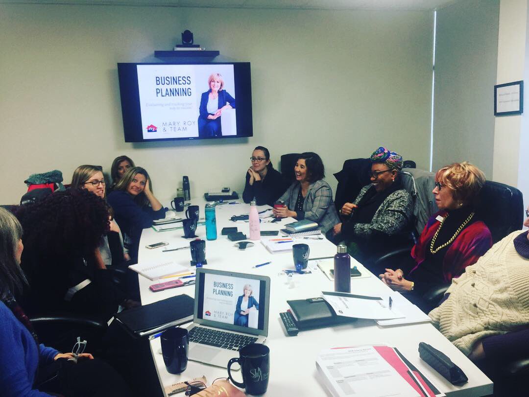 ThePinkCoach's tweet photo. Welcome to The Pink Coach University! ๐๐ฉ๐ปโ๐ปAs a client continuing education is included in your program & today we had the amazing @themaryroyteam present how to build a business plan! As a biz owner for over 30 years we learned from Mary all the pitfalls of what not to do! #TPCU https://t.co/Tk6TC47VHq
