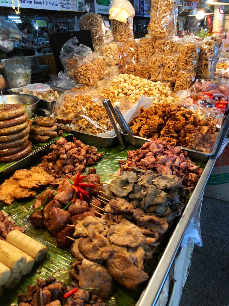 lenubienne's tweet photo. I explored a local market and took a cooking class in Chiang Mai, Thailand. Afterwards, they brought out a light box for us to snap our food. 10/10 recommend other places start doing this. #AtlasArcher https://t.co/CsSI0lJlbR