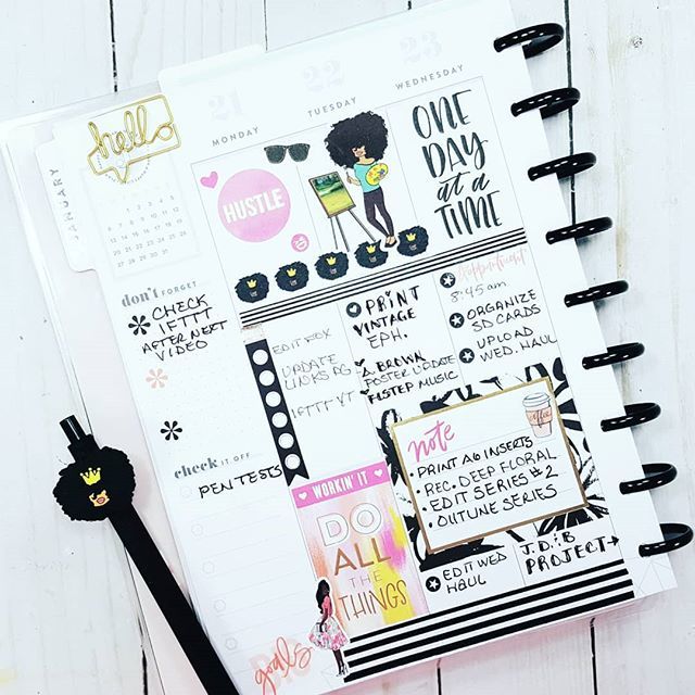 scrapcraftastic's tweet photo. #midweek in part of my #workplanner which is a combo of this mostly neutral #happyplanner and the #classicsize #momplanner. #livewellandplan #irockwithjdandbrooklyn https://t.co/VYsQbZ5b8U
