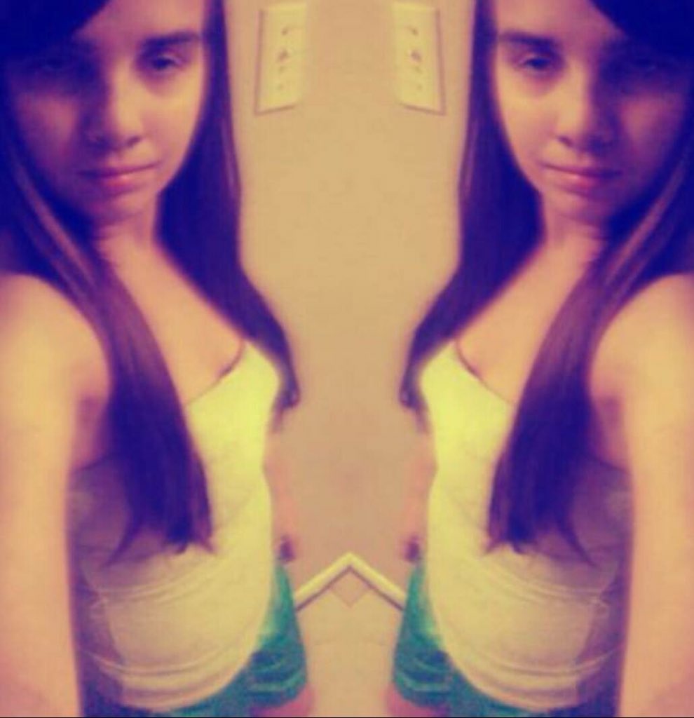 LauraFa05404297's tweet photo. I miss being 16 https://t.co/xnMbYTYC98