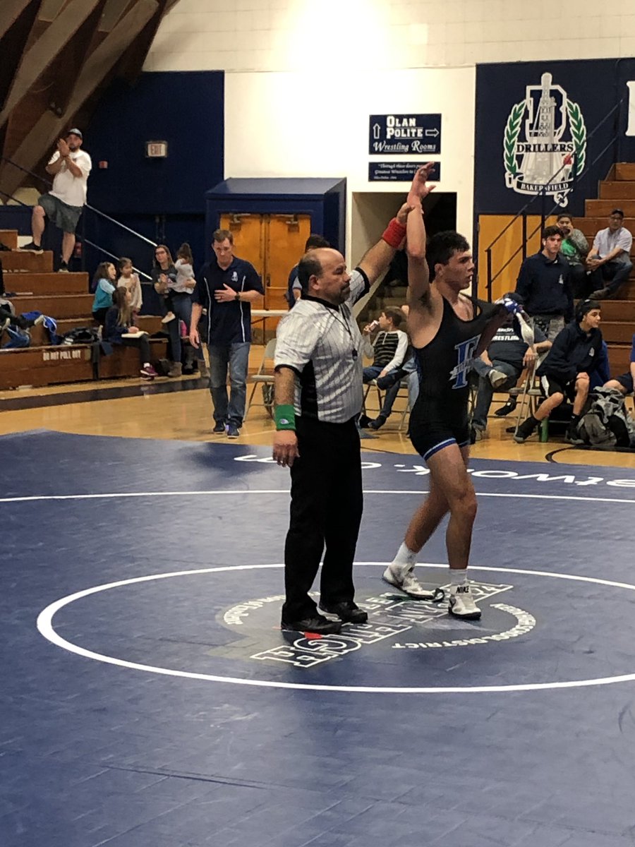 FrontierWrestle's tweet photo. At 145 Jose Landin wins by major decision. Titans up 19-3. #FHSTitans #RivalryWeek https://t.co/gw7o8O3ID1