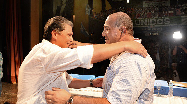 JuanManzurOK's tweet photo. Para un peronista no hay nada mejor que otro peronista. Bienvenido, compañero Christian Rodríguez. El peronismo debe estar unido en este difícil momento que atraviesa el país. Con organización y convicción seguiremos cuidando a los tucumanos. https://t.co/qhp1ZQ38Qd