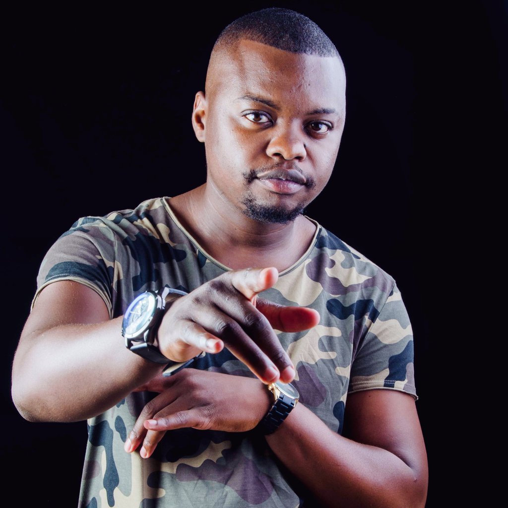 Dj_khathu's tweet photo. I took a lot of L's in Silence, so when you see these Wins know that I Deserve them #khathu #Djkhathu #NowadaysBoss #40oz 📸@nrstudios 🙏🙏🙏 https://t.co/VLlipJtm9b
