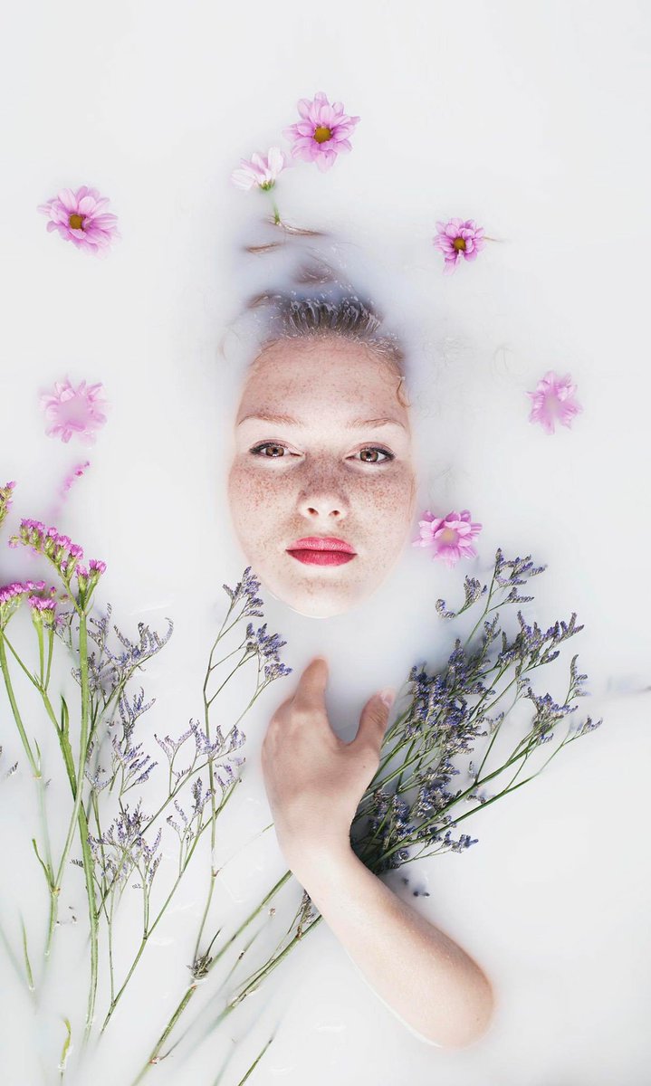 SkyIsPinkBossG's tweet photo. Pamper yourself Sunday
With a soothing milky bath. 
@SkyIsPinkBossG https://t.co/iOJOJLZBKD