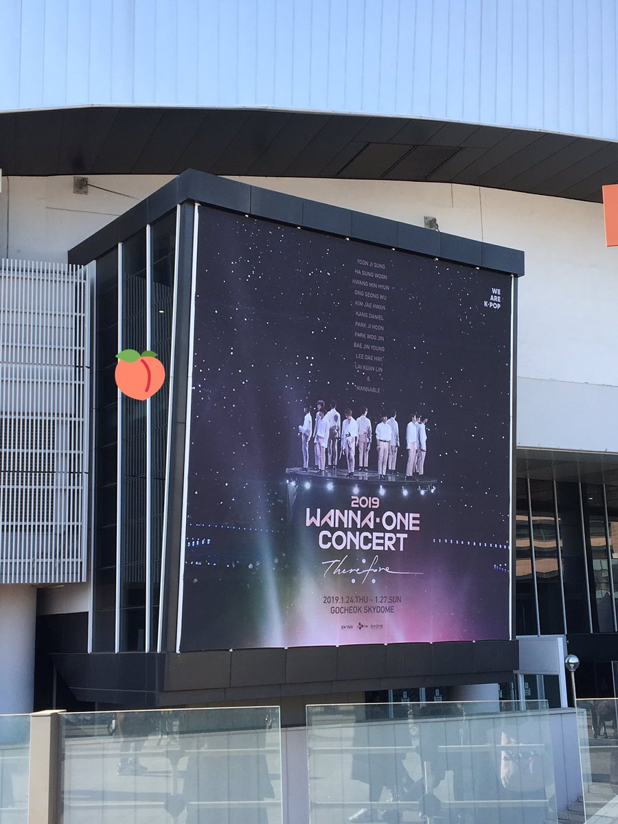 peachfluff1210's tweet photo. wuwuwwuw I’m here weeeee 🥰🥰🥰 #Therefore #워너원콘서트나눔 https://t.co/u9P9JXzbPB