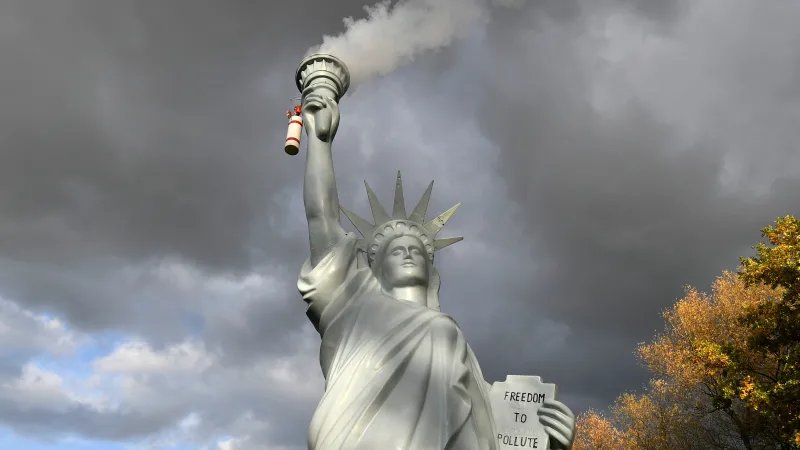 Americans care about climate change more than ever but they still don't want to pay for it, via <a href="/EARTH3R/">Earther</a> fus.in/YA9JL7G